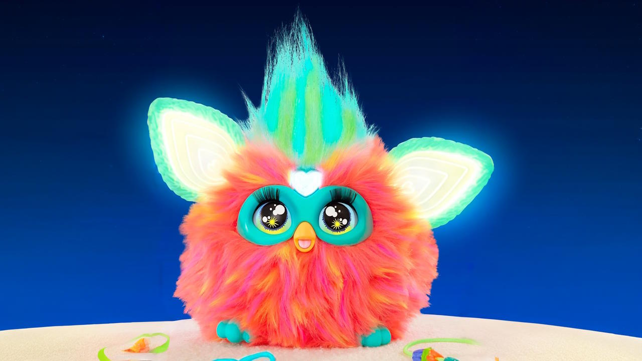 Le Furby 2023 dans sa version Corail.