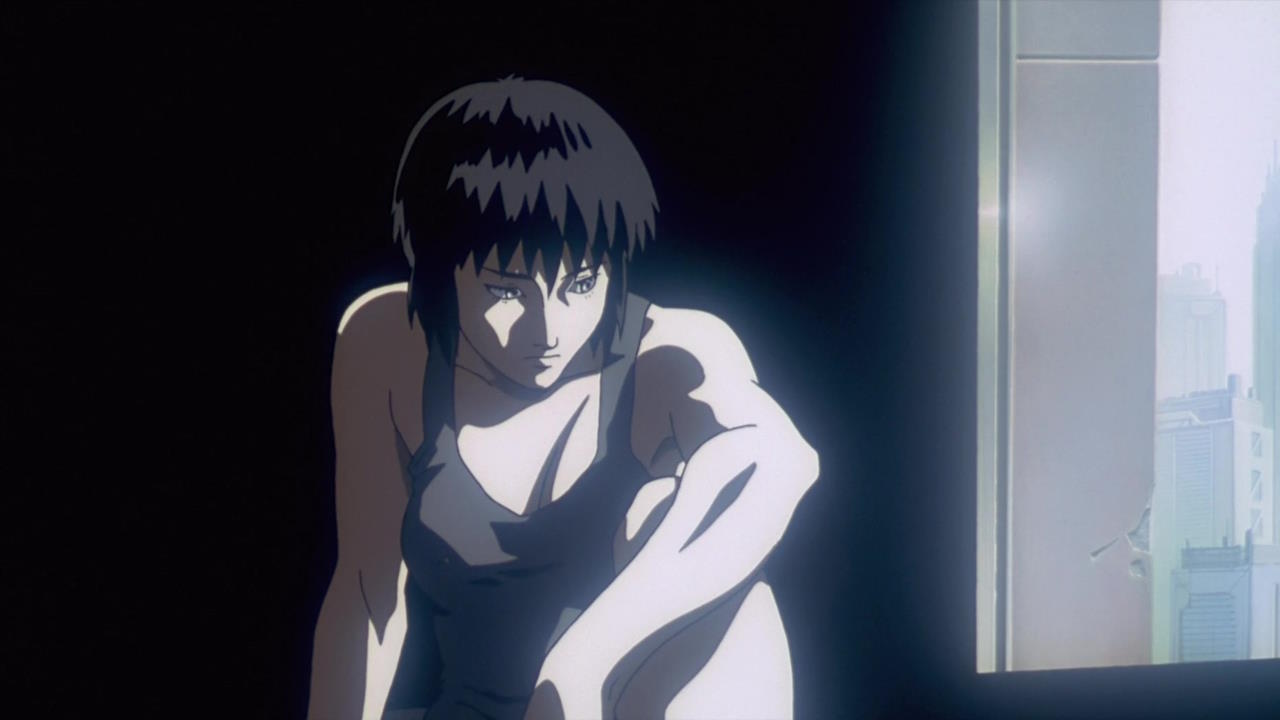 Motoko Kusanagi plongée dans ses pensées...