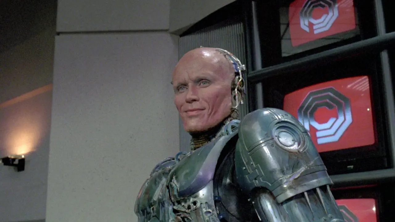 Peter Weller incarne avec brio le rôle de Robocop.