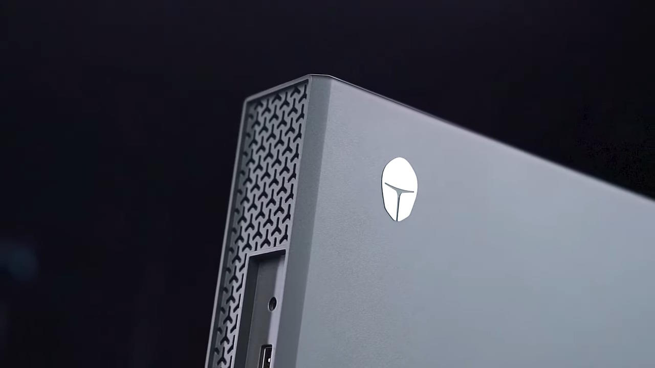 Le mini PC Thunderobot Mix affiche le logo discret du fabricant, à la manière d'Alienware sur leurs Steam Machines.