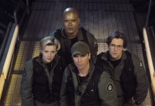 Jack O'Neill, Daniel Jackson, Samantha Carter et Teal'c composent l'équipe de Stargate SG1.