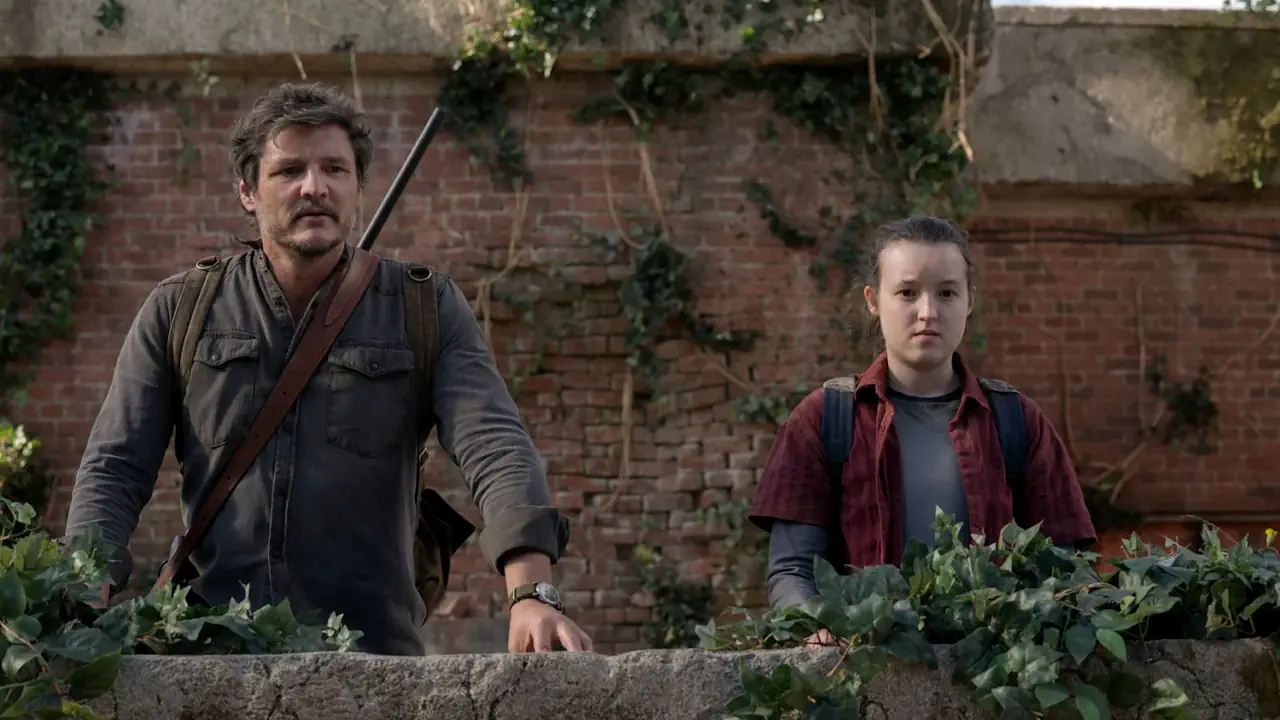 Joel Miller (Pedro Pascal) et Ellie (Bella Ramsey) dans la série The Last of Us.