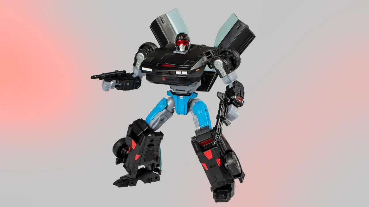 Le Transformers Knight Rider peut se transformer en robot. K.I.T.T. est prêt pour la bagarre !