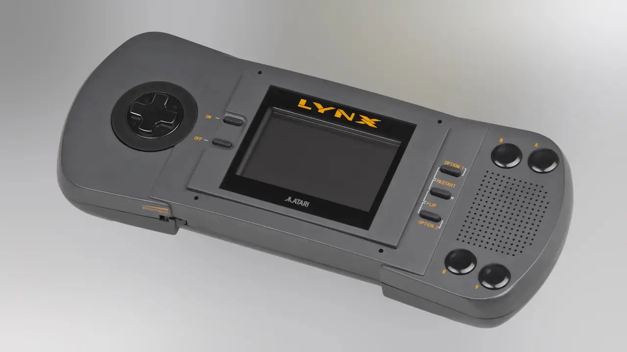 L'Atari Lynx est la première console de jeux portable avec un écran LCD.