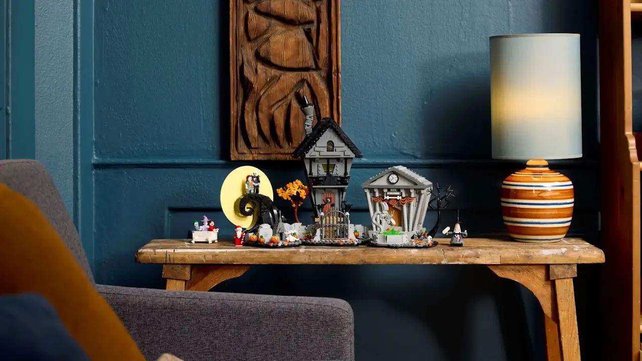 Le set LEGO Ideas L'Étrange Noël de Monsieur Jack reprend des décors issus du film.