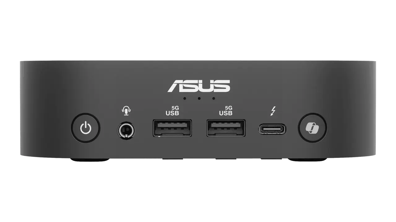 La façade du mini PC Asus NUC 14 Pro AI offre des ports USB et un bouton Copilot.