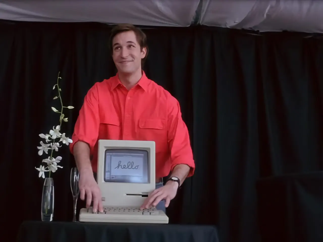 Dans le film Les Pirates de la Silicon Valley, Noah Wyle incarne Steve Jobs.