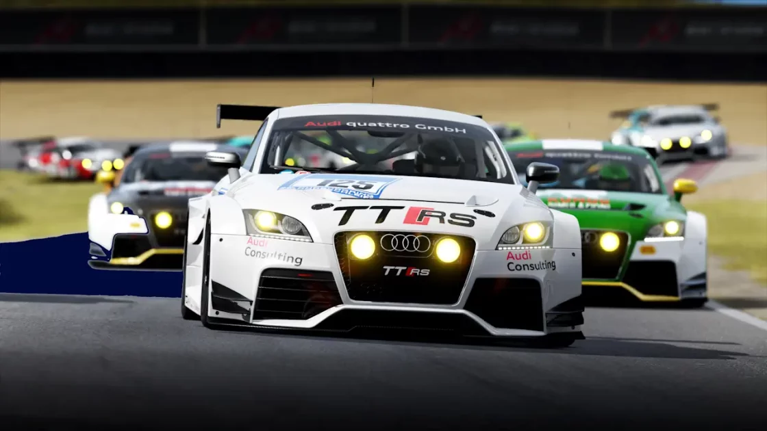 Le jeu vidéo de simracing Assetto Corsa EVO est développé par Kunos Simulazioni.