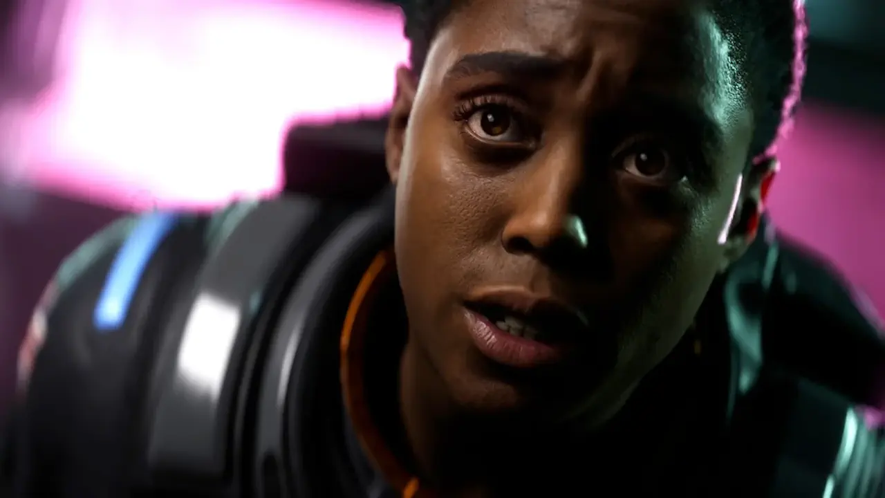 Lashana Lynch interprète le rôle de Brianna Young dans Directive 8020.