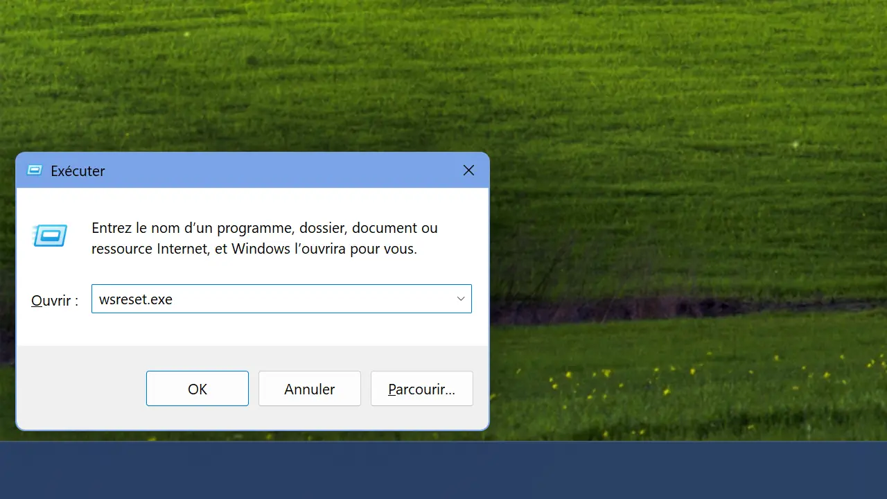 La commande wsreset.exe permet de réinitialiser le cache du Microsoft Store.