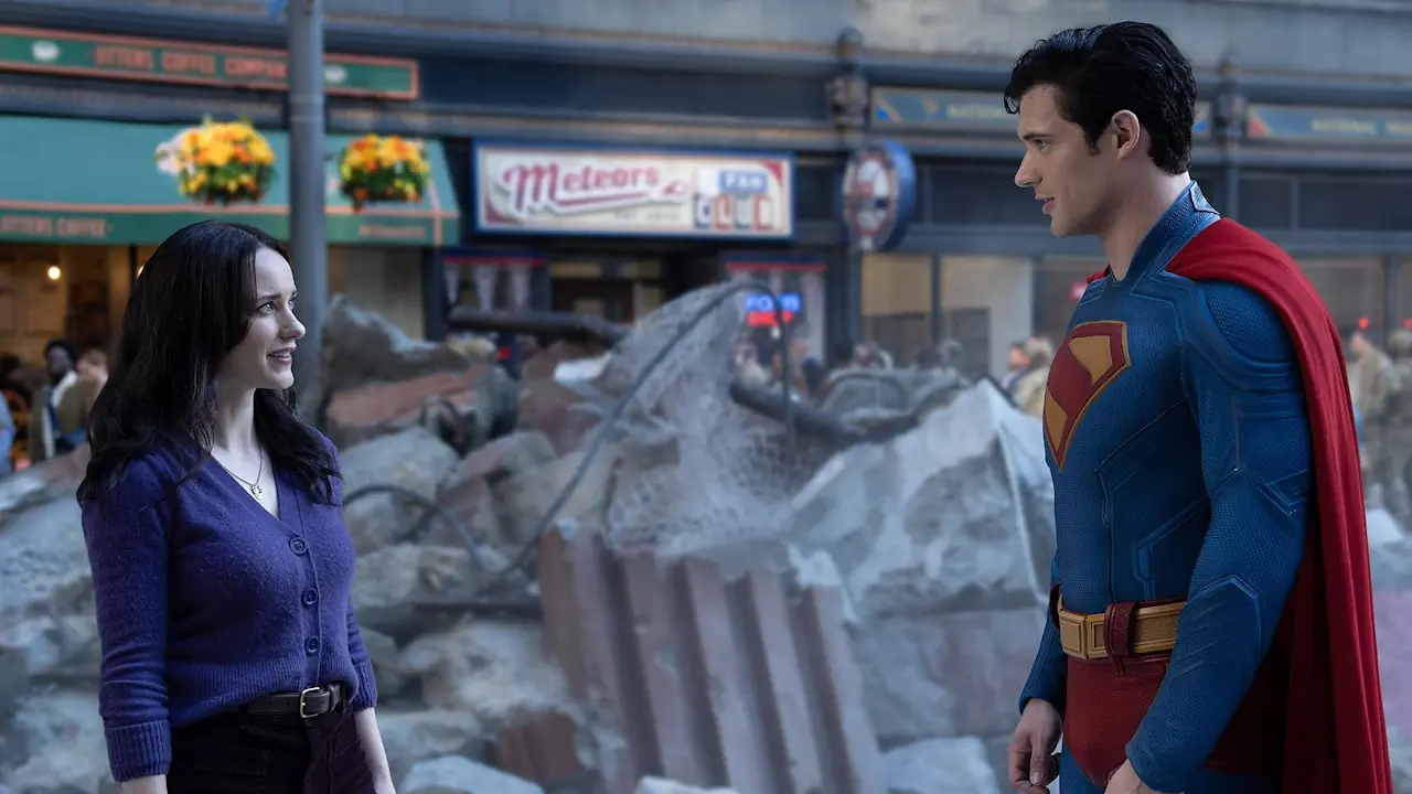 Rachel Brosnahan et David Corenswet tiennent les rôles principaux dans ce film Superman de 2025.