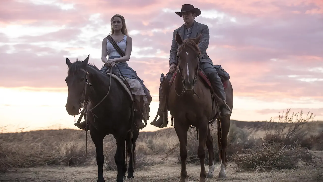 James Marsden et Evan Rachel Wood dans Westworld.