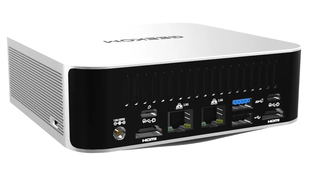 Le mini PC GEEKOM A9 Max dispose d'une connectique très complète.