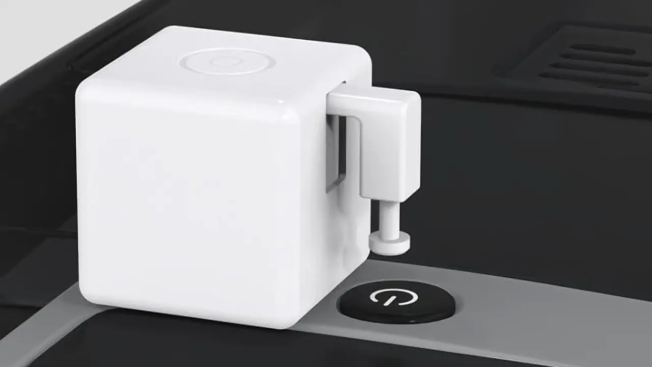 Ce doigt mécanique connecté permet d’appuyer à distance sur n’importe quel bouton via une application ou un assistant vocal. Il rend possible l’automatisation d’appareils non connectés, sans modification électrique.