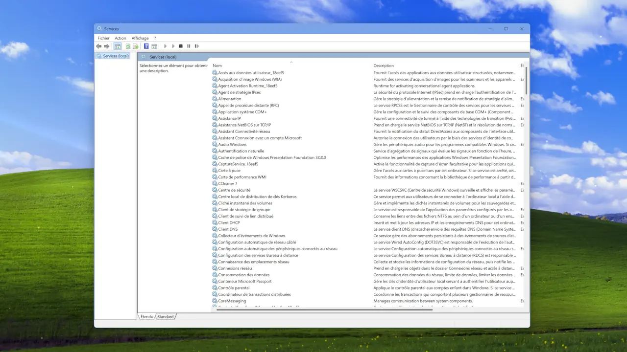 Tableau comparatif des noms de services Windows en anglais et en français pour Windows 10 et 11. Un outil pratique pour suivre les tutoriels anglophones sans confusion.