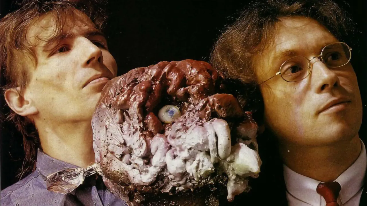 À la tête d’ERE Informatique, Philippe Ulrich et Didier Bouchon donnent naissance à L’Arche du Captain Blood, œuvre phare du label Exxos après le rachat par Infogrames. Leur collaboration mêle vision artistique singulière et prouesse technique, posant les bases d’une expérience sensorielle et innovante qui marquera durablement le jeu vidéo français.