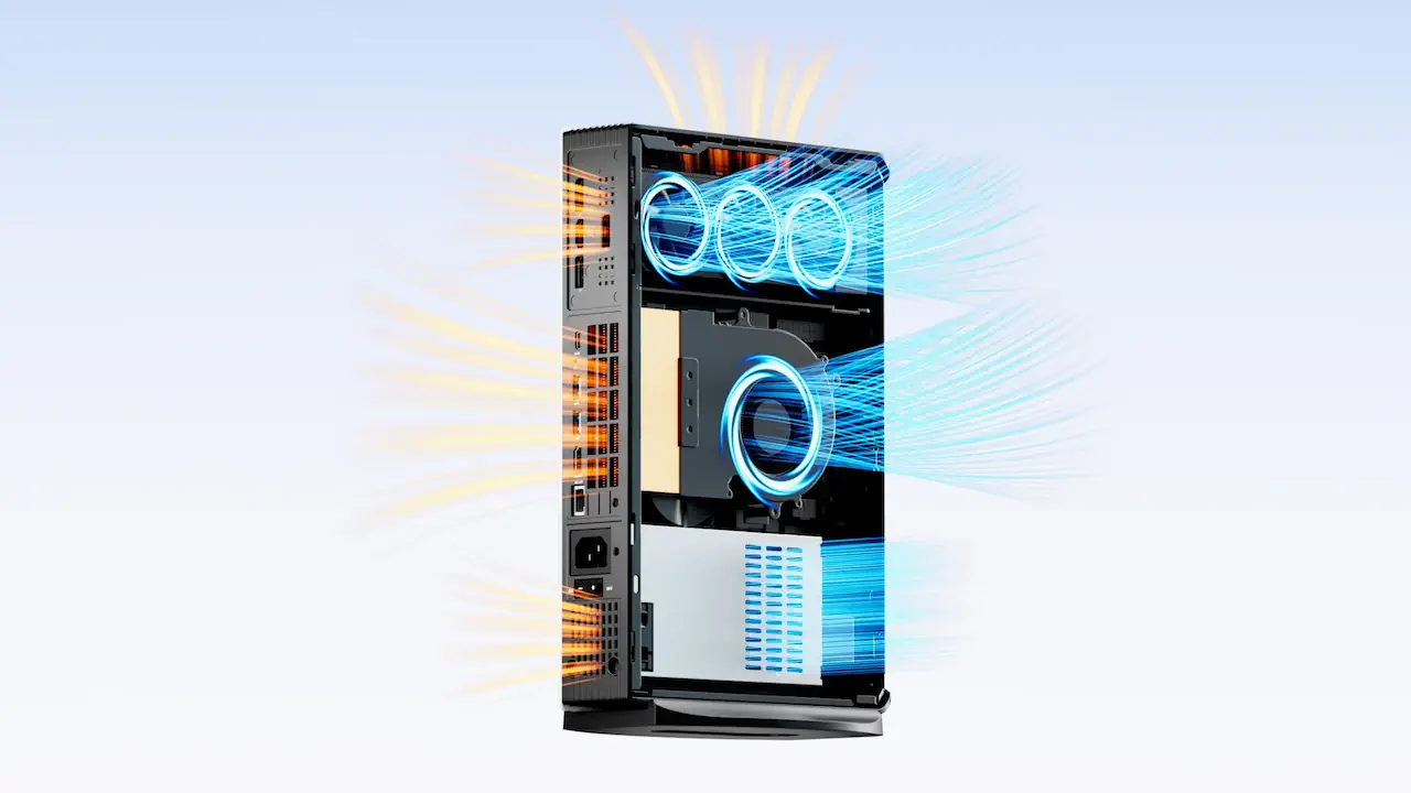 La grande prouesse du Minisforum AtomMan G1 Pro est d’intégrer une véritable carte graphique NVIDIA GeForce RTX 5060 de bureau dans un format mini PC. Ce choix technique rare permet d’offrir des performances de PC fixe, aussi bien pour le gaming exigeant que pour les usages professionnels.