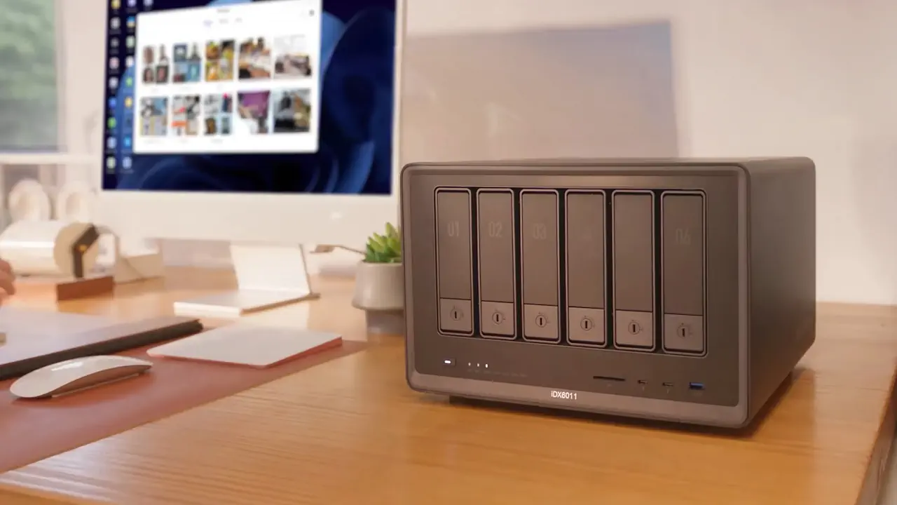 Le UGREEN NASync iDX6011 est un NAS puissant équipé d’un processeur Intel Core Ultra 5 125H et de 32 ou 64 Go de mémoire LPDDR5/x. Avec ses 6 baies SATA, ses ports 10 GbE et Thunderbolt 4, il combine stockage massif et capacités d’IA locale sous UGOS Pro.