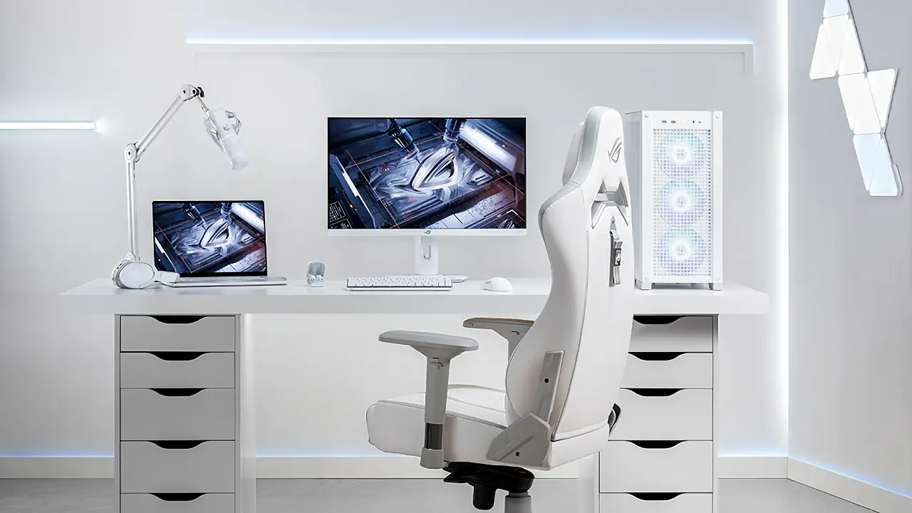 Le setup gaming blanc s’intègre naturellement dans les intérieurs modernes, clairs et épurés, sans alourdir visuellement l’espace. Plus discret qu’un modèle noir massif, il s’adapte facilement aux petits espaces et aux pièces partagées.