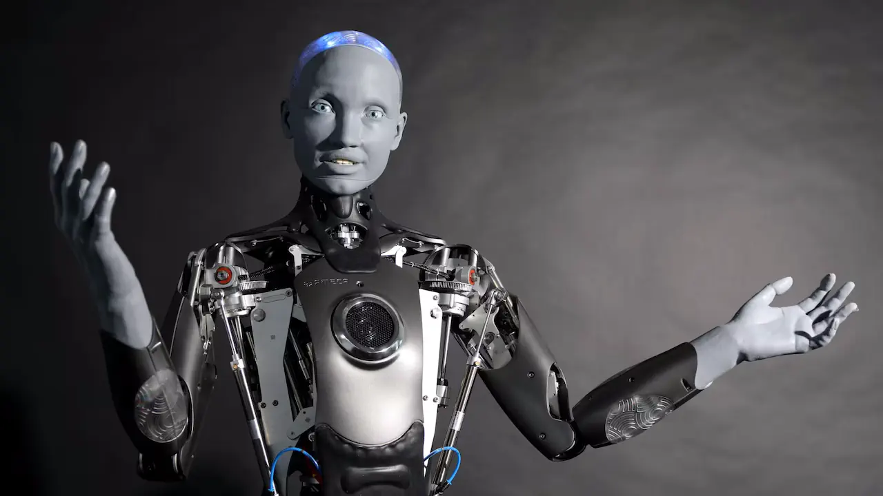 Le robot humanoïde Ameca, développé par Engineered Arts, est reconnu pour ses expressions faciales ultra réalistes et ses interactions naturelles avec les humains. Conçu pour la communication et la démonstration, il incarne les avancées en robotique sociale.