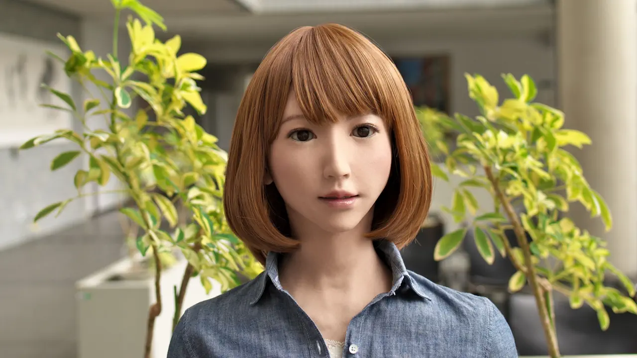 Le robot androïde Erica, développé par Osaka University en collaboration avec ATR, se distingue par son réalisme et son focus sur l’interaction sociale. Conçue pour dialoguer naturellement, elle explore les relations entre humains et machines dans divers contextes.