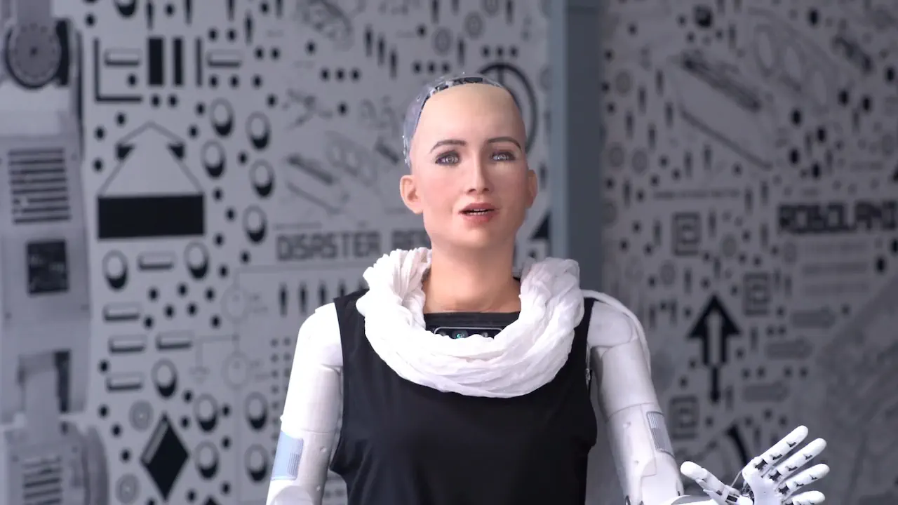 Le robot humanoïde Sophia, développé par Hanson Robotics, est l’un des androïdes les plus médiatisés, connu pour ses interactions et ses expressions faciales réalistes. Véritable vitrine technologique, il a contribué à populariser la robotique humanoïde et les échanges homme-machine.