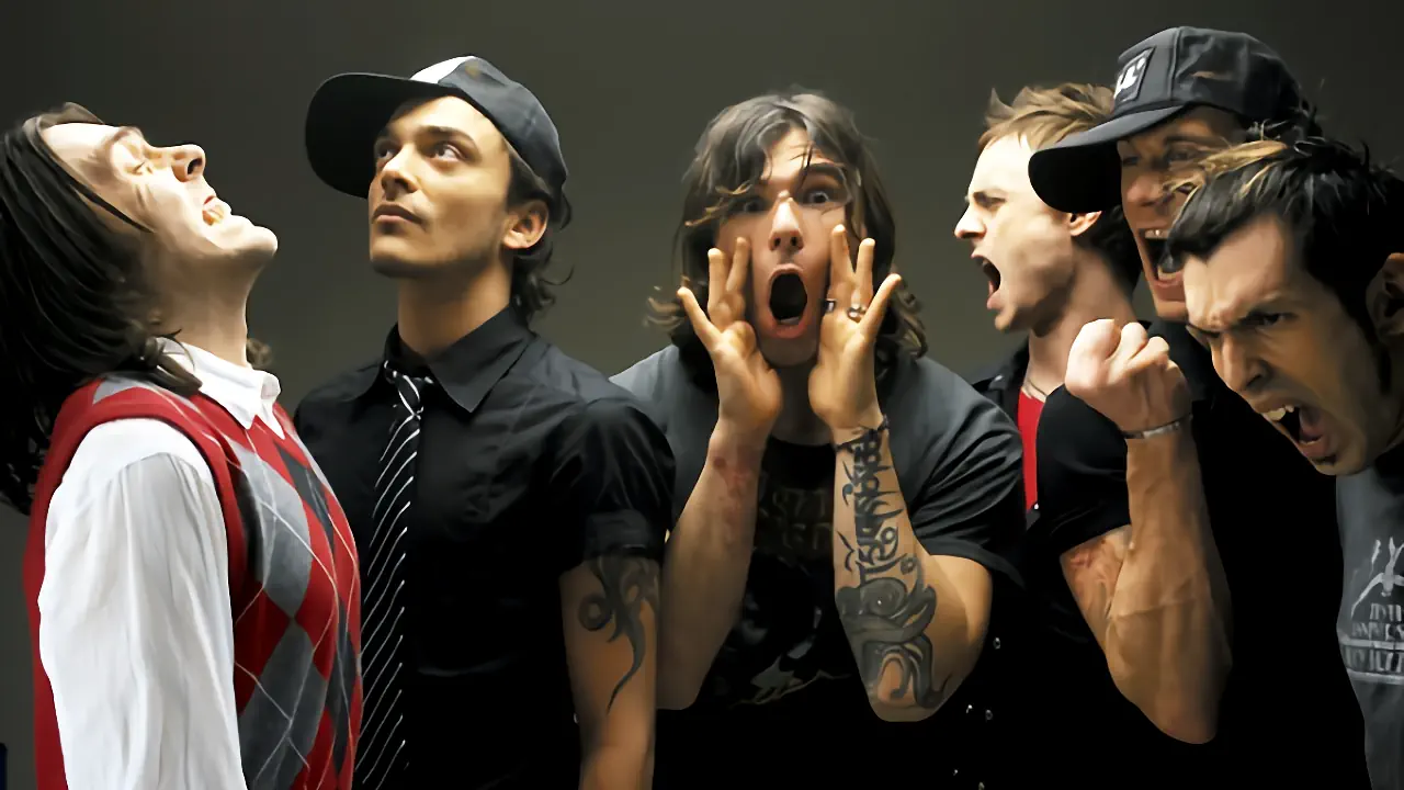 Pleymo a marqué la scène néo-metal française en imposant une identité forte au début des années 2000, avant d’évoluer vers un son plus accessible. Leur retour annoncé en 2026 ravive la nostalgie tout en suscitant des interrogations sur leur place dans le paysage musical actuel.