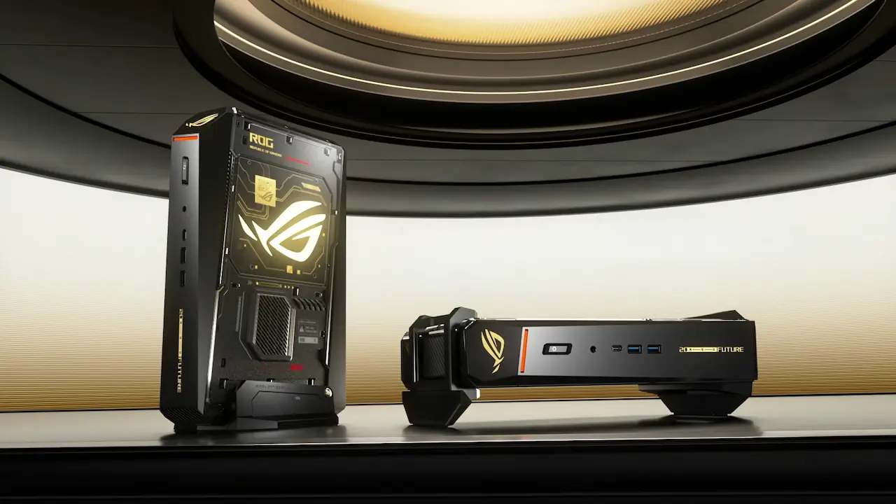 L’ASUS ROG NUC 16 Edition 20 adopte un châssis semi-transparent aux finitions dorées, fidèle à l’esthétique gaming de la gamme ROG. Son format compact de 3 litres et son support amovible facilitent son intégration verticale ou horizontale dans tous types d’installations.